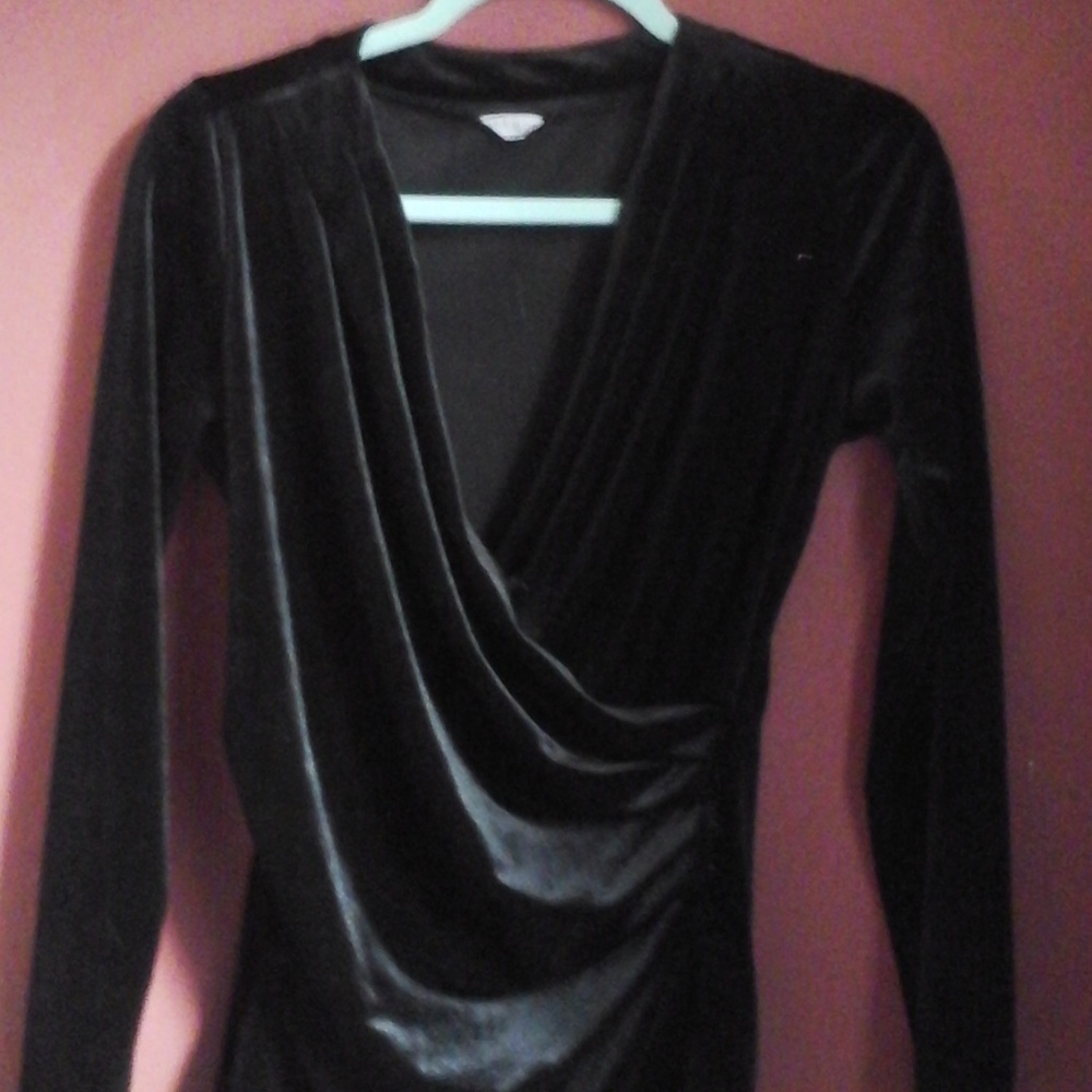 FREE w $!5 purchase: Velour deep v-neck top